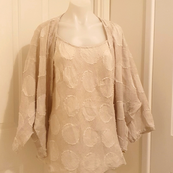 See Saw Tops - See Saw 2 Peice linen Top and Jacket 100 % Linen in Light biege size 12